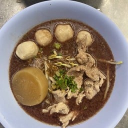 ก๋วยเตี๋ยวเนื้อสดลูกชิ้นเนื้อ