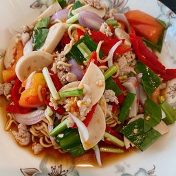ยำมาม่าหมูยอ&หมูสับ
