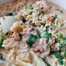 สุกี้แห้งเส้นมาม่า