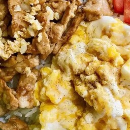 ข้าวไข่ข้น หมูกระทียม