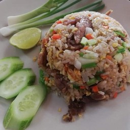 ข้าวผัดเนื้อ