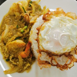 ข้าวผัดผงกะหรี่ทะเล