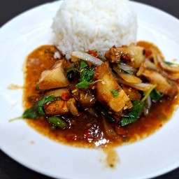 ข้าวกะเพราหมูกรอบ