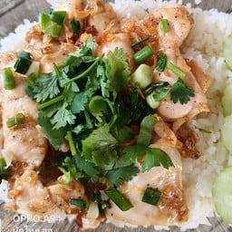 ข้าวไก่ทอดกระเทียม