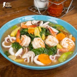 ราดหน้าทะเล(กุ้ง/หมึก)