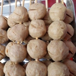 ลูกชิ้นทอด ยำ - ชาบูเสียบไม้ @ นาซ่าสตรีท