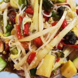 แหม่มส้มตำยำระเบิด