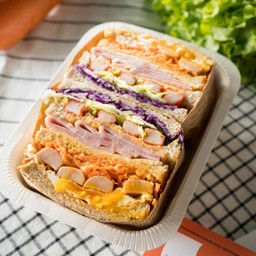 แซนวิชแฮมชีส ไส้กรอก ปูอัด ไข่ดาว