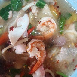 ต้มยำรวมมิตร น้ำใส