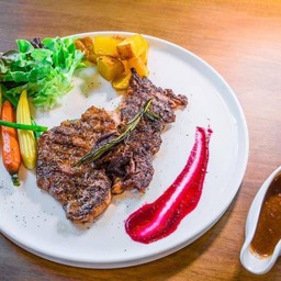 สเต็กเนื้อริบอายซอสไวน์แดง(เนื้อไทย)