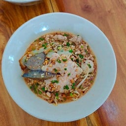 ร้านก๋วยเตี๋ยวไก่มะระตุ๋น นายอรรถ
