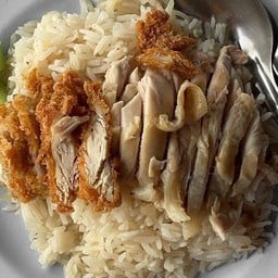 ข้าวมันไก่นายน้อย ซอยลือชา