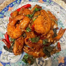 กะเพรากุ้งกรอบ (กับข้าว)