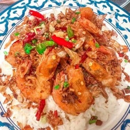 ข้าวกุ้งกรอบคั่วพริกเกลือ