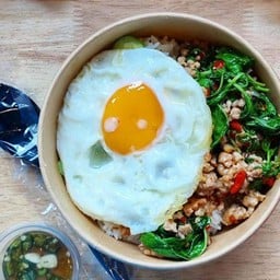 ข้าวกะเพราไก่+ไข่ดาว