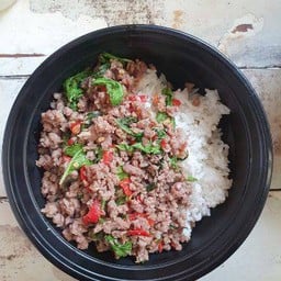 ข้าวผัดกะเพราเนื้อสับแองกัส