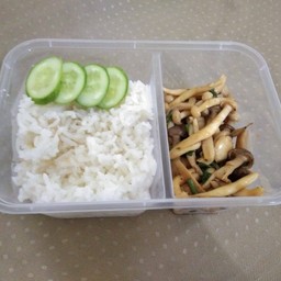 ข้าวเห็ดผัดน้ำมันหอยพริกไทยดำ