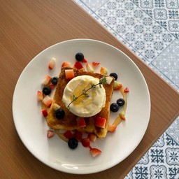 โทสต์เบอร์รี่รวมน้ำตาลกรอบ