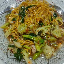 ราดหน้าหมี่กรอบ ไก่