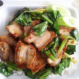 คะน้าหมูกรอบ(กับข้าว)