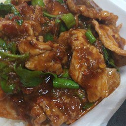 ผัดพริกเผาเนื้อราดข้าว