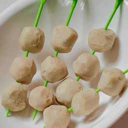 C106 ลูกชิ้นหมู (ไม้)