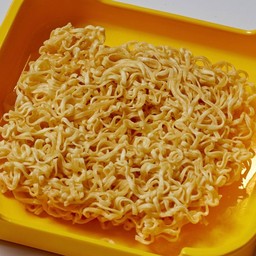 D201 บะหมี่เหลือง (ถาด)