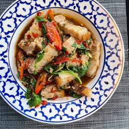 กะเพราหมูกรอบ