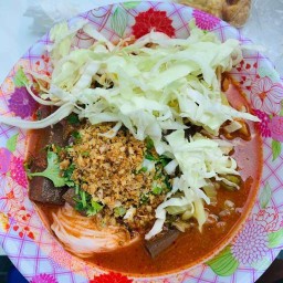 ขนมจีนน้ำเงี้ยว ฟลุ๊ค ฟลุ๊ค ผลไม้ แคปหมู