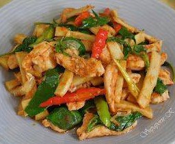 ผัดพริกแกงหน่อไม้ กับข้าว