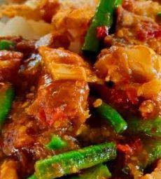 ข ผัดพริกแกง,ผัดฉ่าหมูกรอบ,ไก่กรอบ
