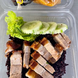 หมูกรอบข้าวไรซ์จิ้มซีฟู้ด