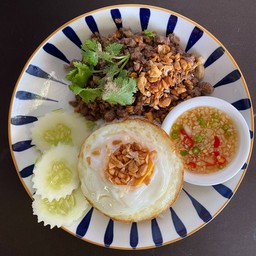 ข้าวเนื้อสับกระเทียม