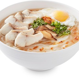 ก๋วยจั๊บปลาใส่ไข่