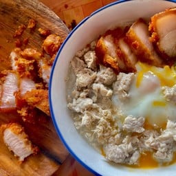 โจ๊กหมูสามชั้นทอด+ไข่ลวก