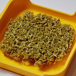 D202 บะหมี่ผัก (ถาด)