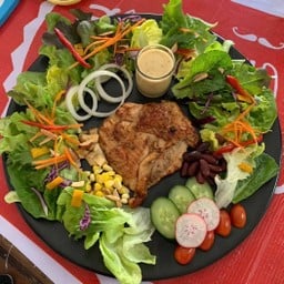สลัดสเต็กอกไก่ย่าง