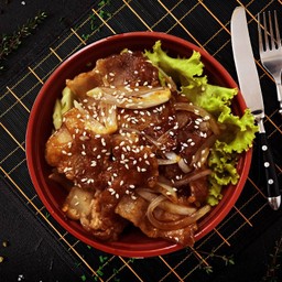ข้าวหน้าสามชั้นทอดกรอบผัดเทอริยากิ