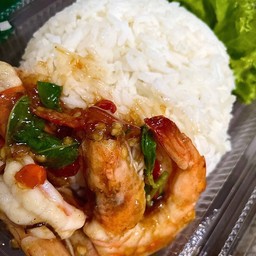 ข้าวกะเพรากุ้ง