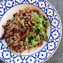 เนื้อผัดโหระพาพริกแห้ง