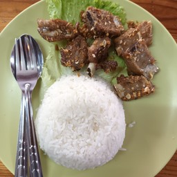 ข้าวซี่โครงกระเทียม