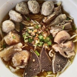 ก๋วยเตี๋ยวเนื้อสามย่าน บ้านแม่คือ ดอยสะเก็ด