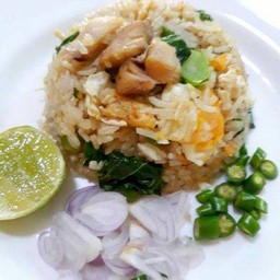 ข้าวผัดคะน้าปลาอินทรีย์เค็ม