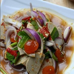 ยำไข่แดงเค็มหมูยอ