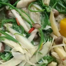 แกงหน่อไม้หวานใส่เห็ด