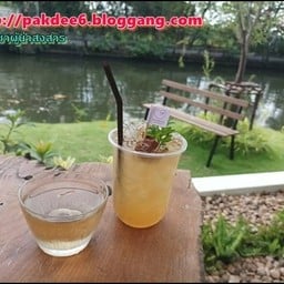 เครื่องดื่มผมสั่งลุงบ๊วยน้ำผึ้งมะนาวโซดา 65 บาท (เขาตั้งชื่อแบบนี้จริง ๆ)