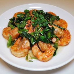 กุ้งกุลาดำผัดพริกขี้หนูสวน