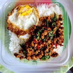 กะเพรา 3กล่อง แถมฟรีโค้กขนาด500 ml 1ขวด