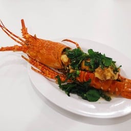 กุ้งมังกร7สี ผัดพริกขี้หนูสวน