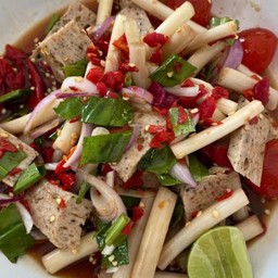 ตำหมูยอไข่แดงไหลบัว